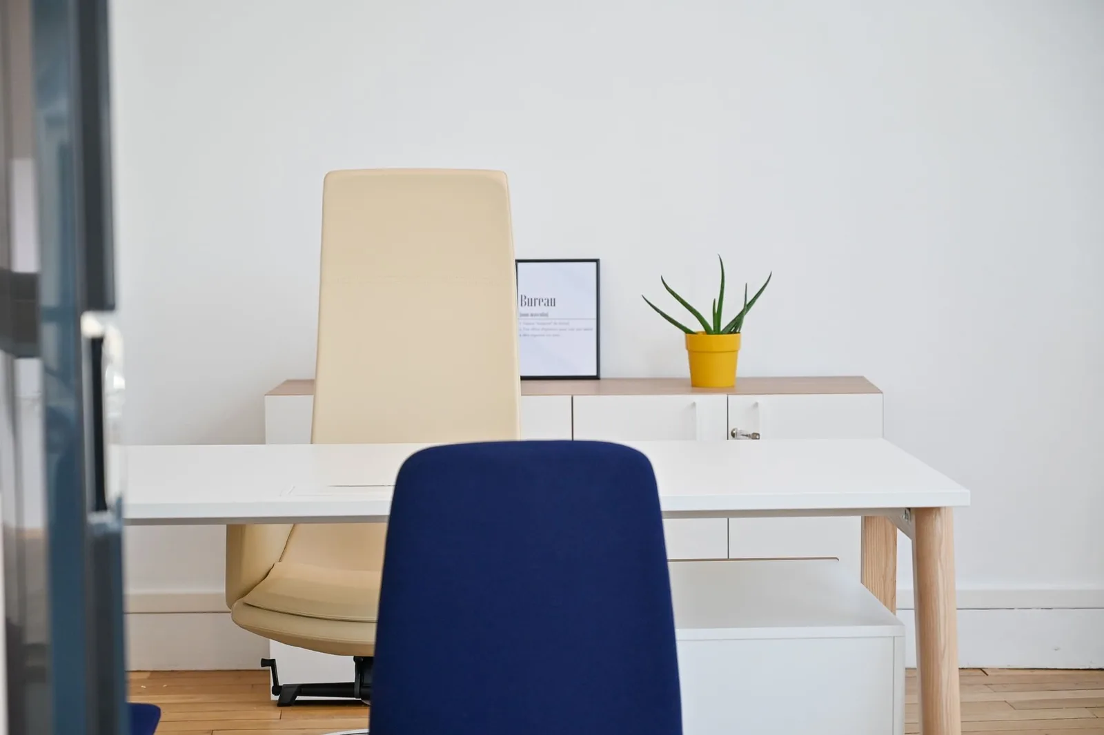 T10, Private office, 1 desk, Auxerre