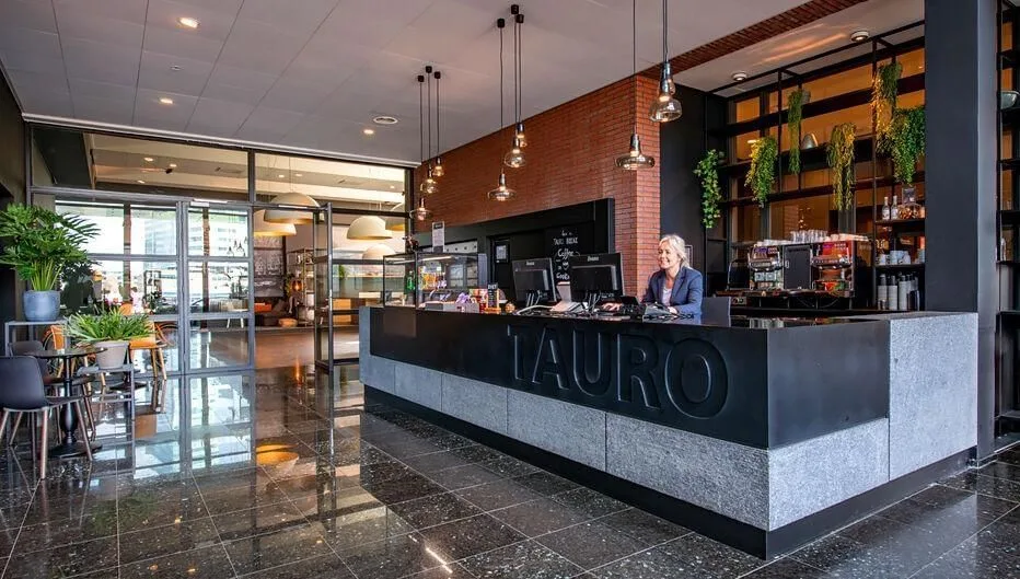 Tauro Amsterdam, Reception, Amsterdam