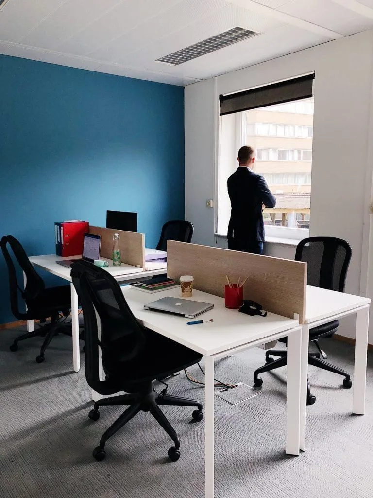 TOPOS Louise, Privékantoor met 4 werkplekken, Brussel