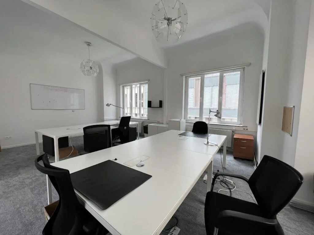 TOPOS Parlement, Privékantoor met 6 werkplekken, Saint-Josse-ten-Noode
