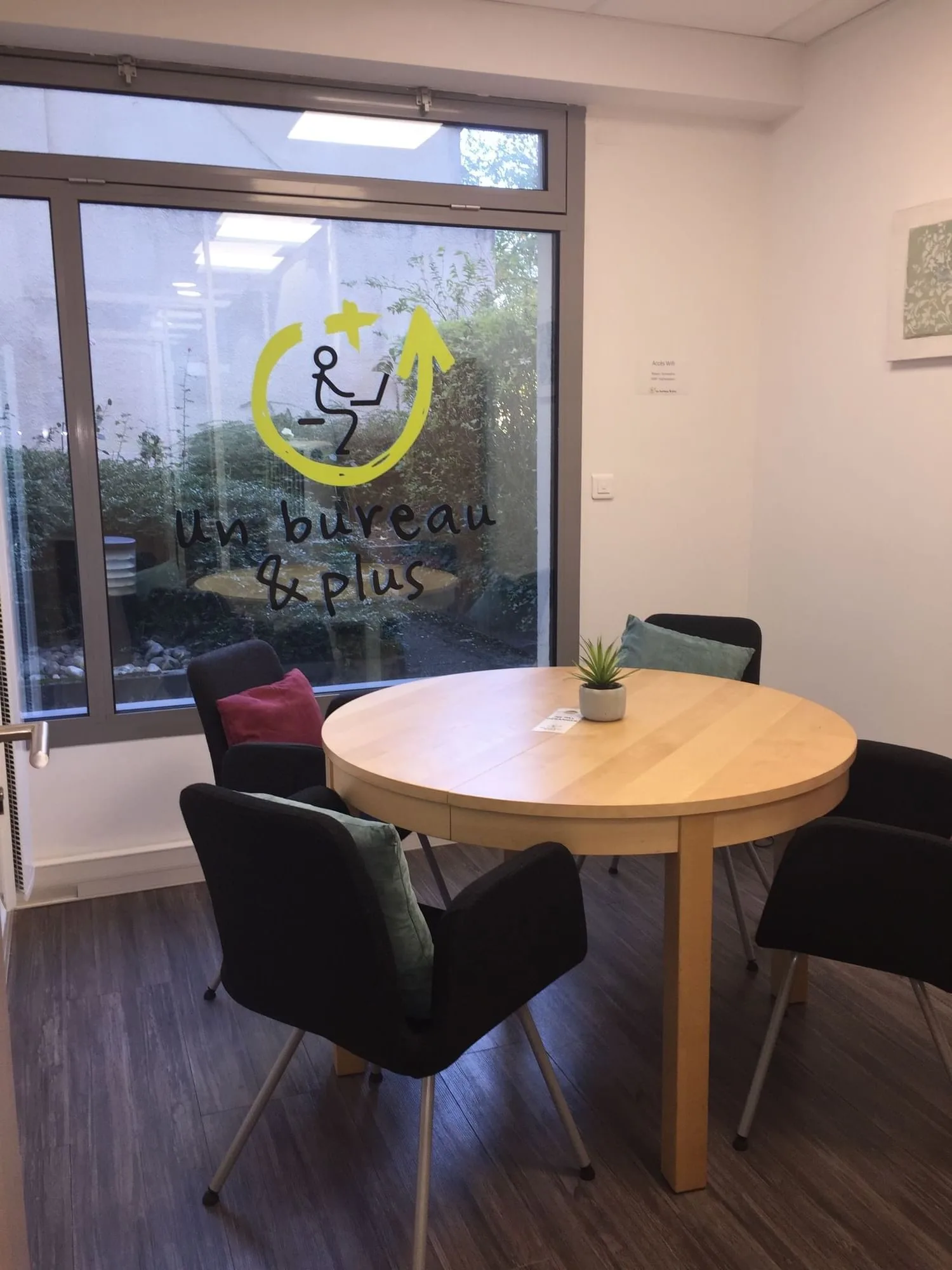 Un Bureau & Plus, Meeting room for 4 people, Juvisy sur Orge