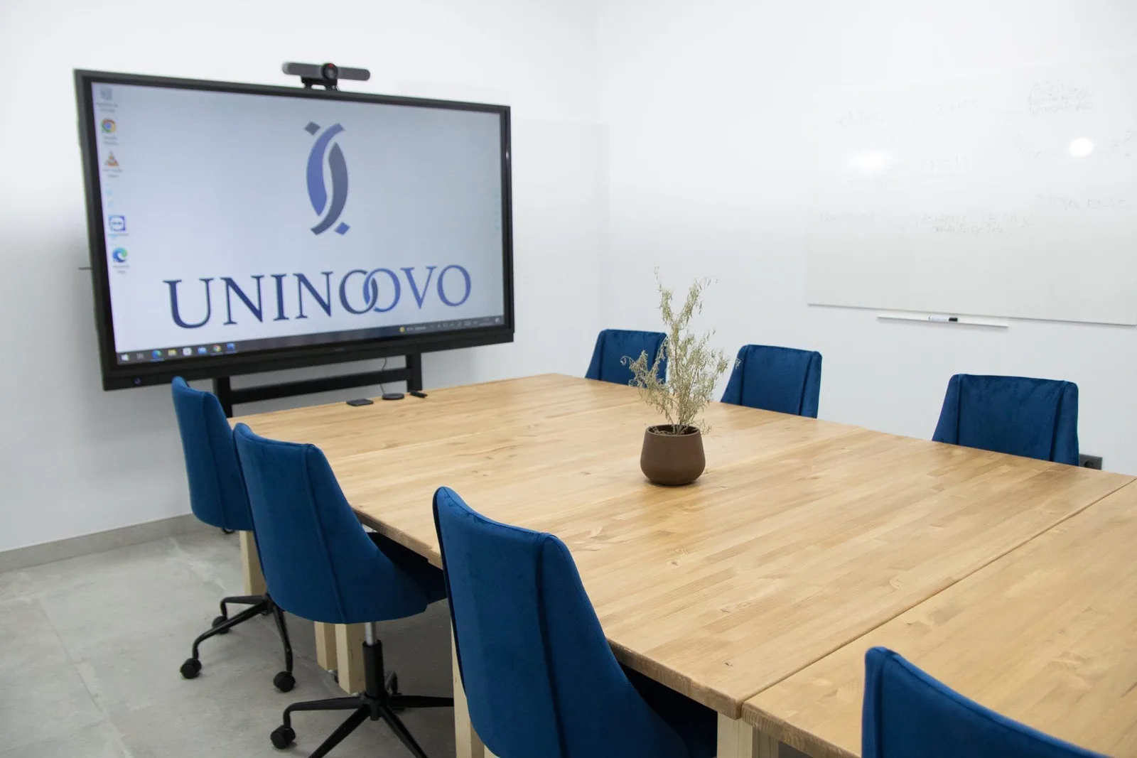 Uninoovo, Sala de reuniones para 6 personas, Calahonda
