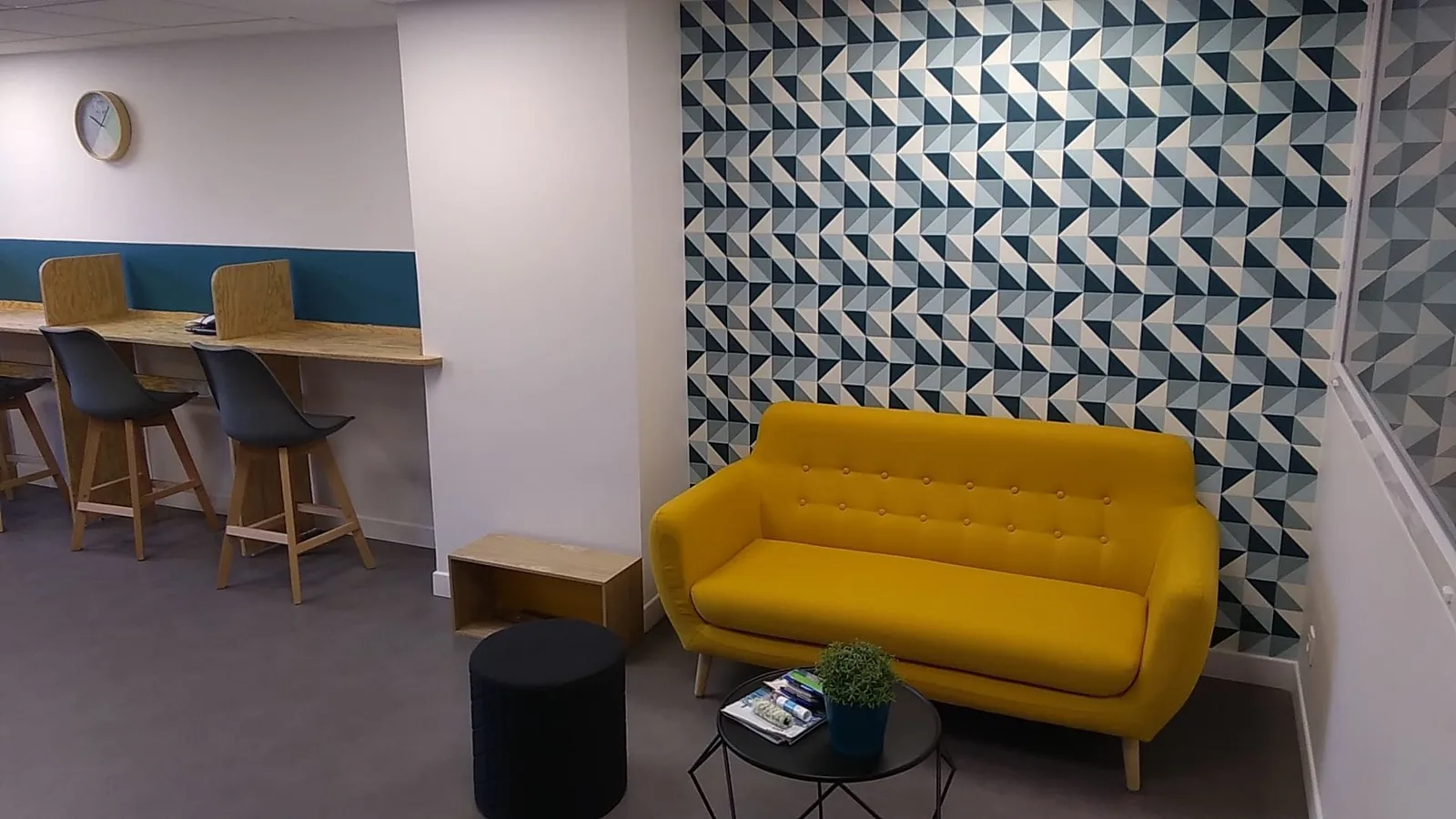 Urban Desk, Lounge, Colombes