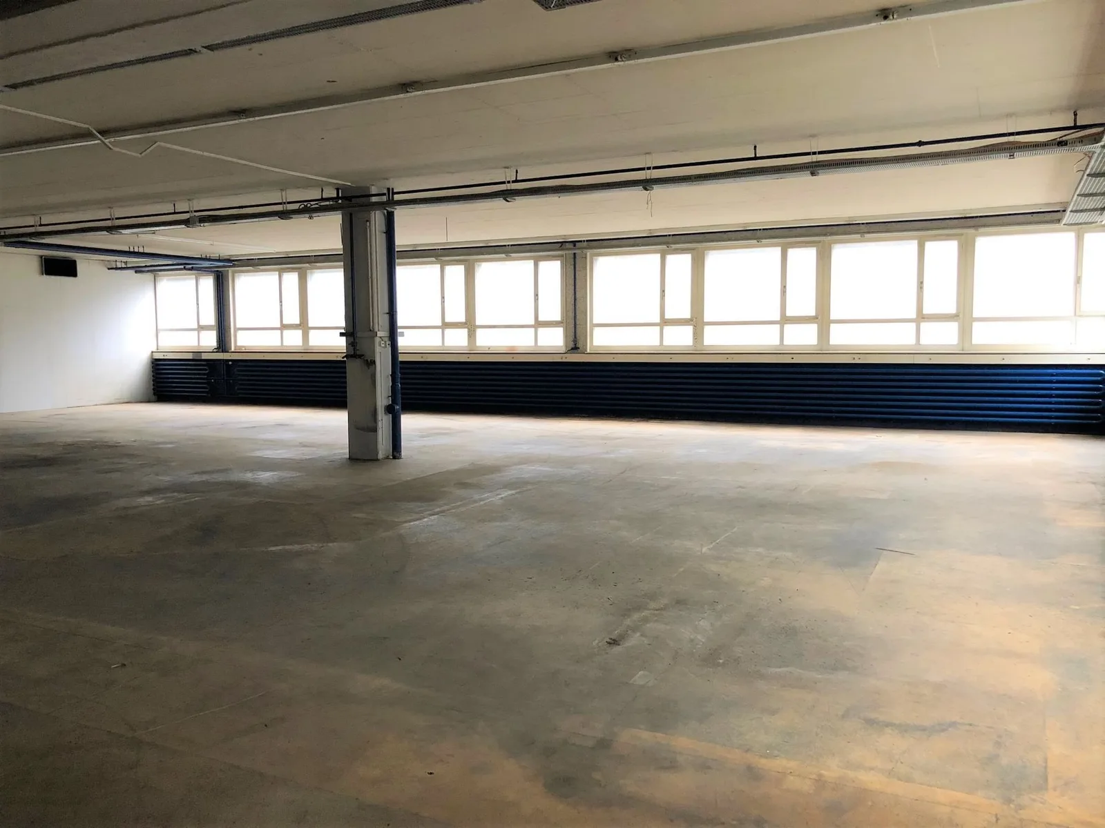 Usine Sutz, Open-plan office, Sutz-Lattrigen