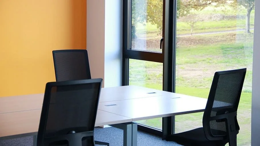 Vannes Coworking, Privatbüro mit 3 Arbeitsplätzen, Vannes