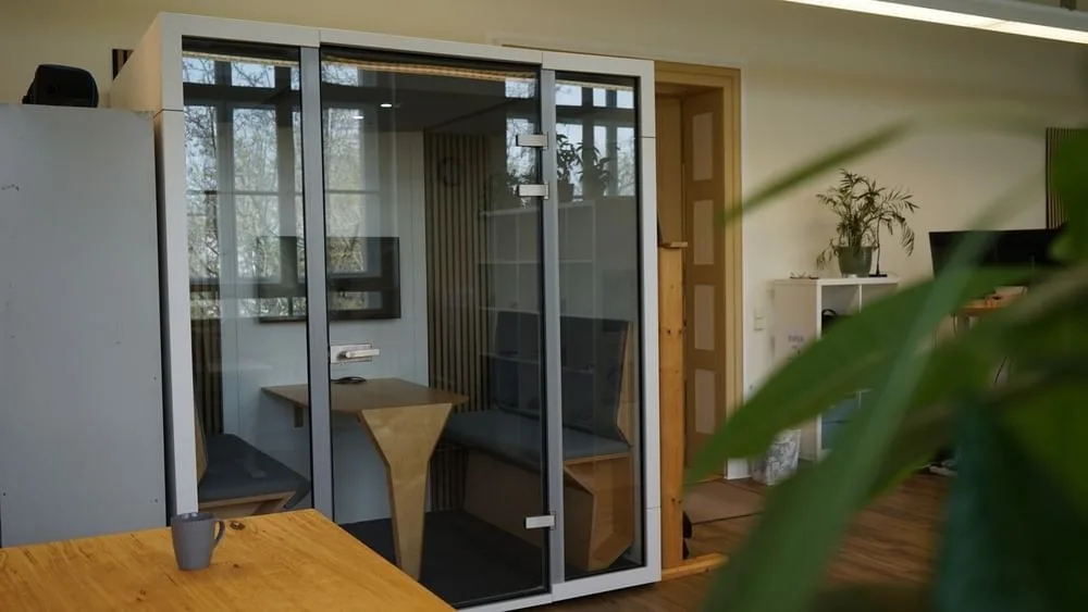 Villa Digitalkultur, Telefonkabine, Forst (Lausitz)