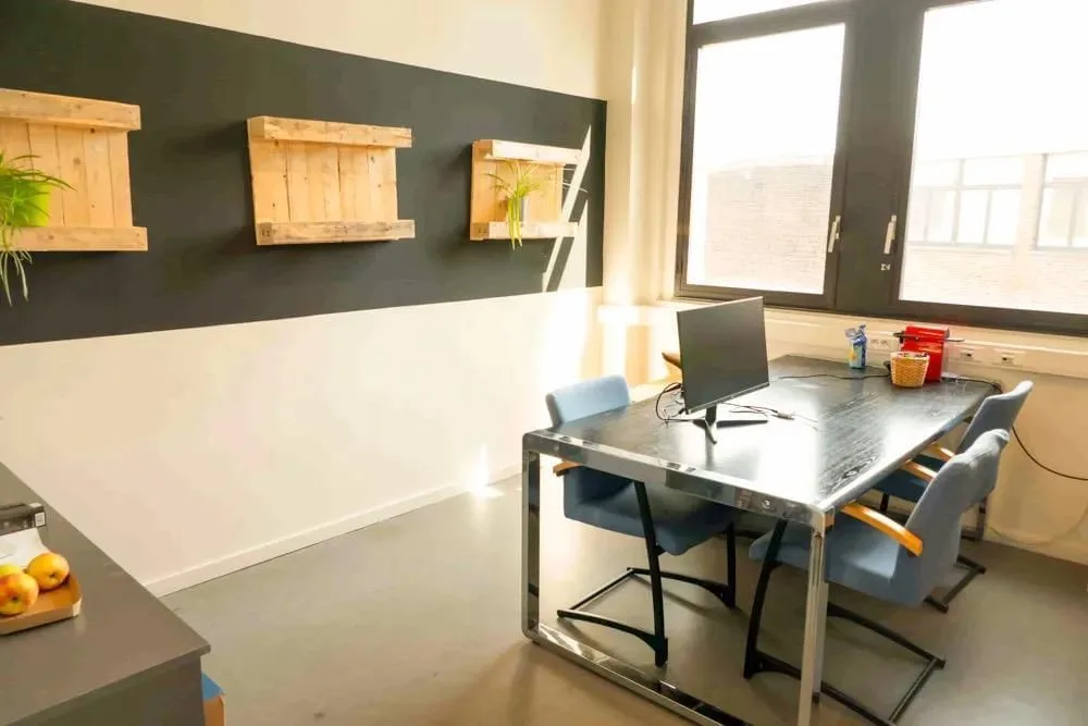 WAO We Are Open Coworking, Privékantoor met 4 werkplekken, Etterbeek