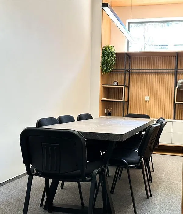 The Wave Coworking, Meeting room for 8 people, Portimão