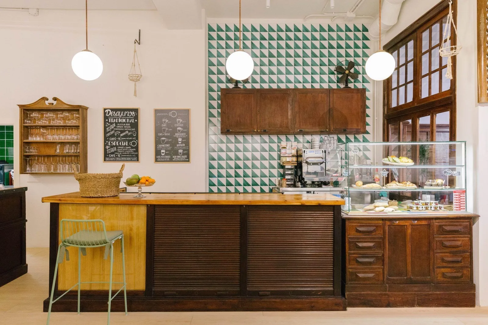Wayco Abastos, Cafetaria, Valencia