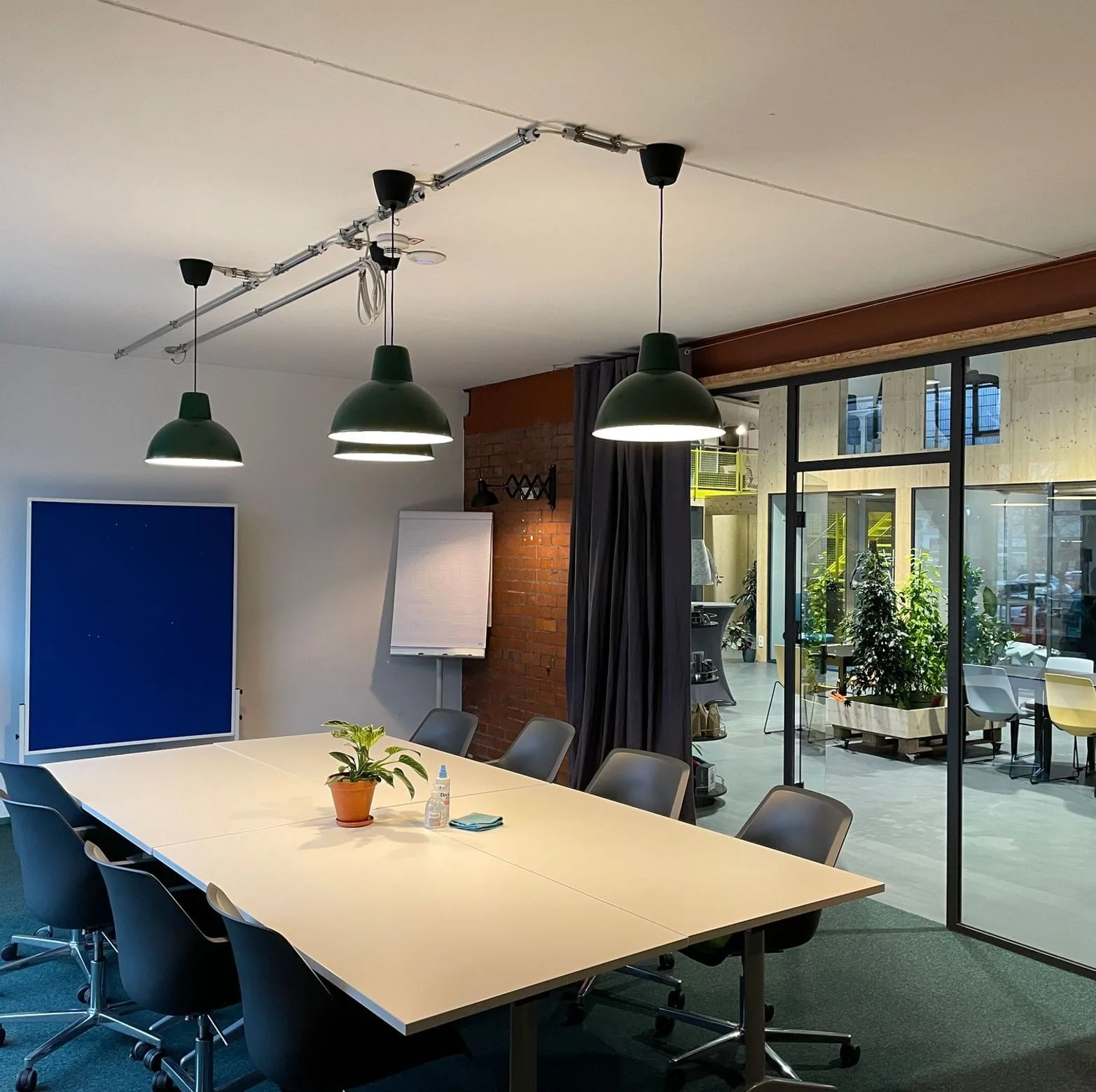We Start Spaces, Besprechungsraum für 8 Personen, Saarbrücken