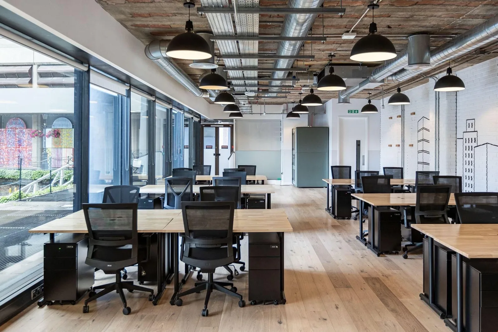 WeWork 1 St Katharine's Way, Open-plan office, London