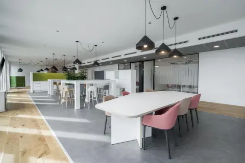 Coworking day pass — Regus Dubai, HDS Tower, Media City, Dubai,