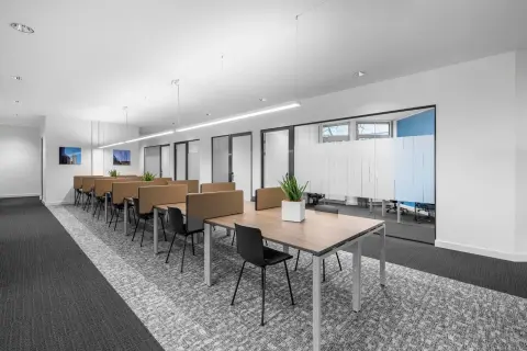 Coworking day pass — Regus IL, Vernon Hills - Lakeview Pky, Libertyville, IL