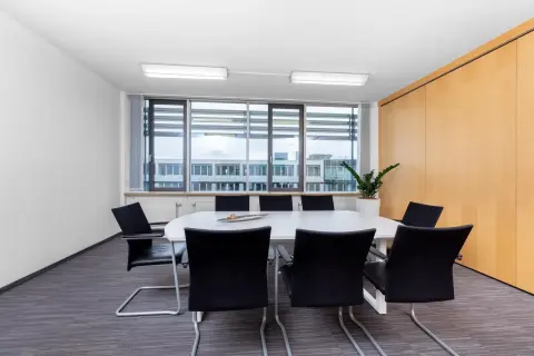 Meeting rooms — Regus GA, Savannah - Bull Street, Savannah, GA