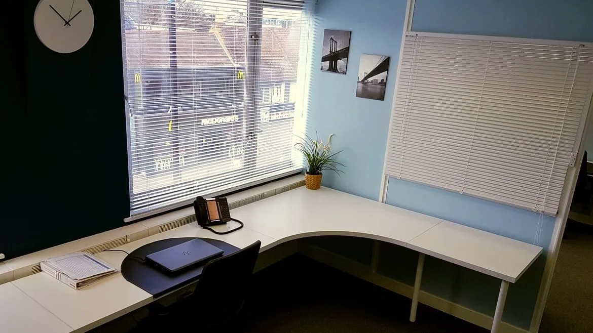 The Winning Box, Private office, 1 desk, Hayes