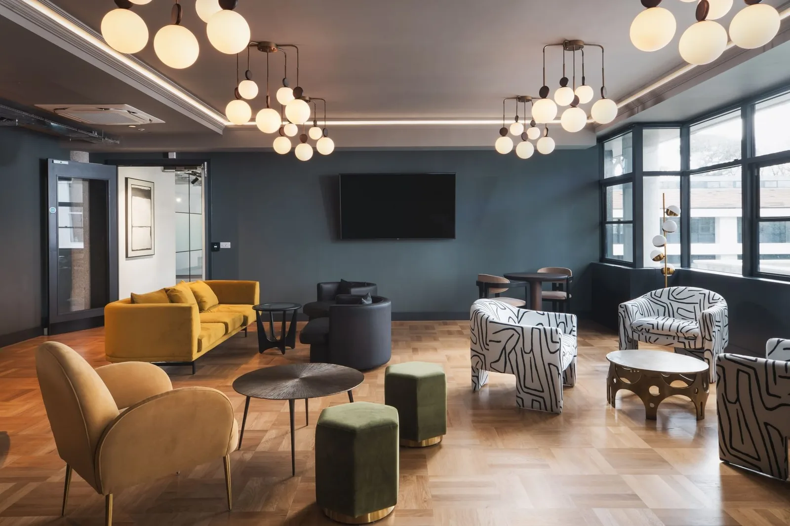 Winslade Park, Lounge, Wembley