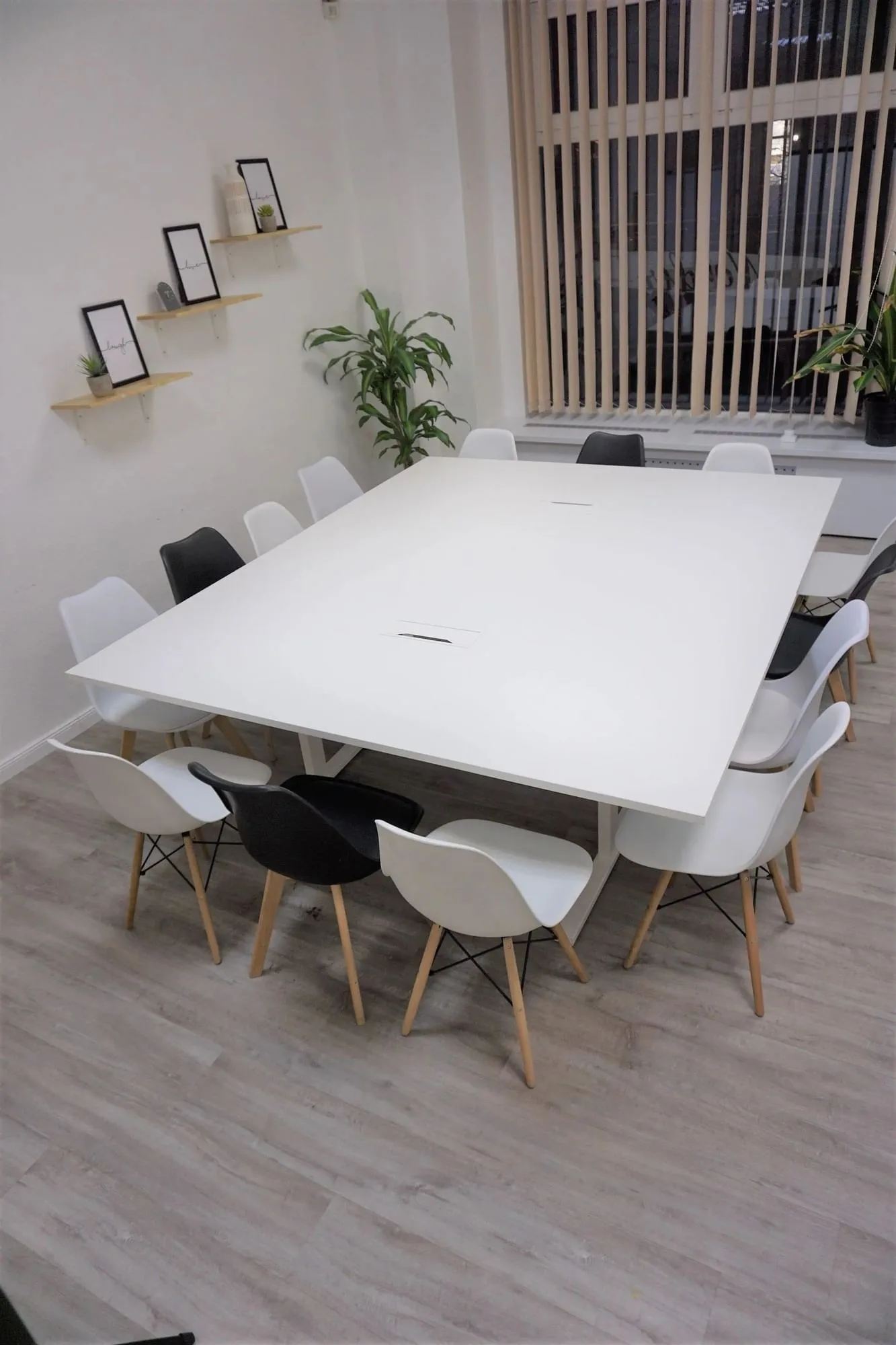 Wonder Coworking, Besprechungsraum für 14 Personen, Berlin