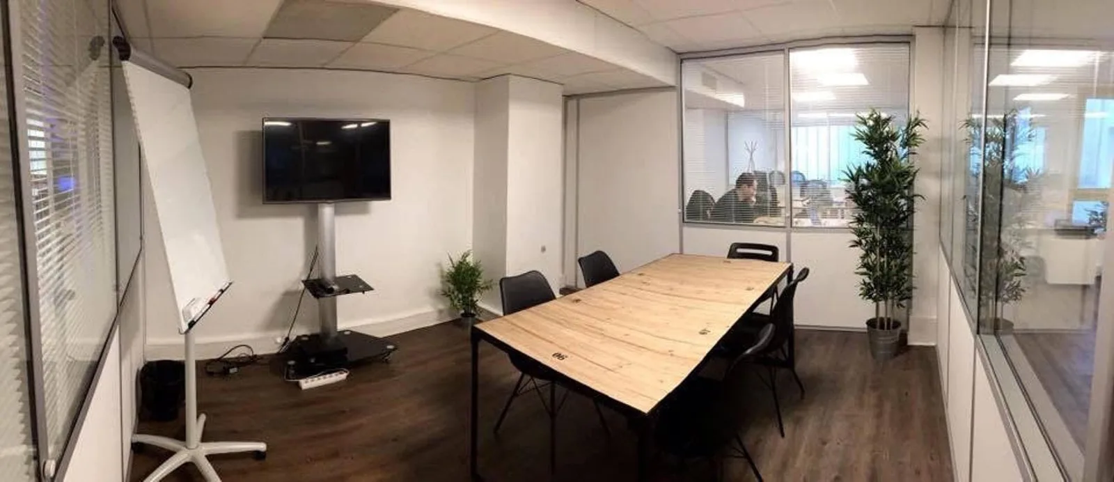 Work in Cardinet, Meeting room for 6 people, Paris 17e
