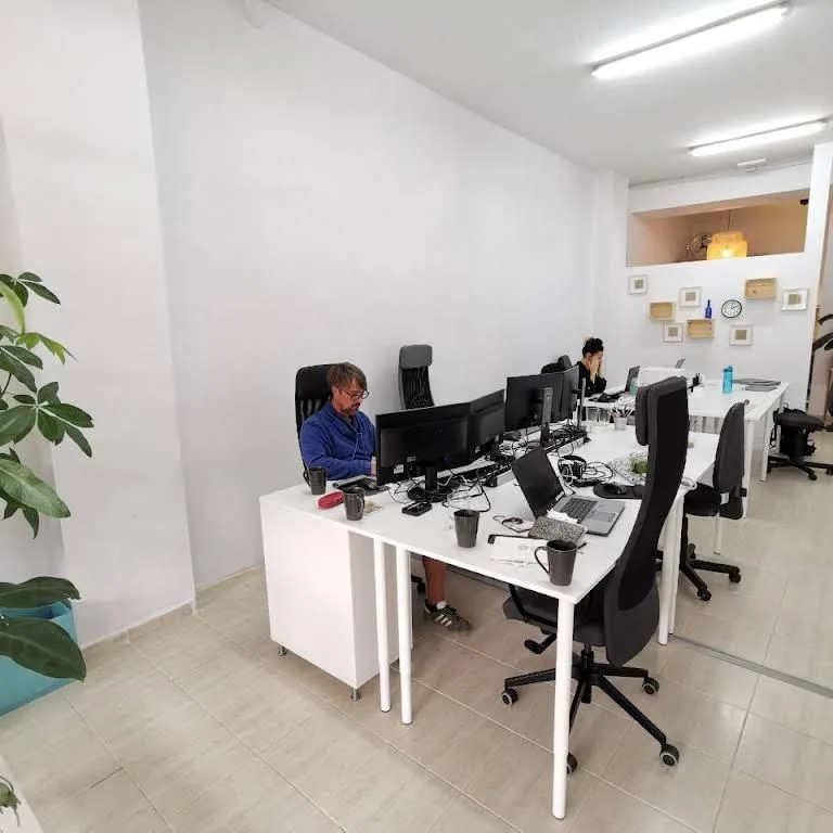 Work 'N Mates, Espaço aberto, El Médano