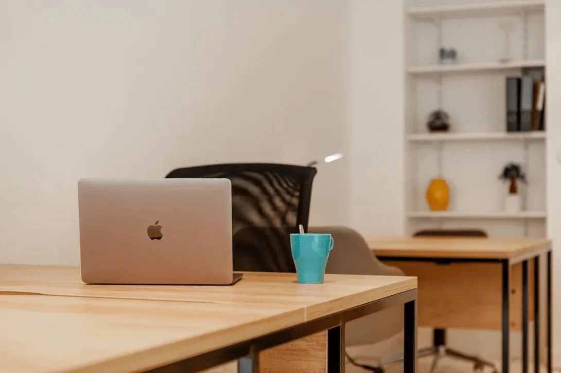Work'in Tours, Privatbüro mit 2 Arbeitsplätzen, Tours