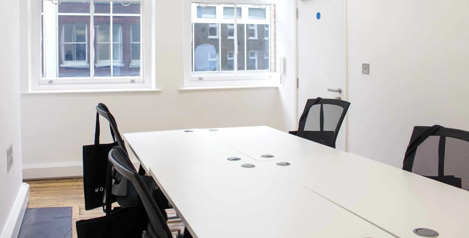WorkPad Offices - 38-39 St John's Lane, Meeting room for 4 people, London