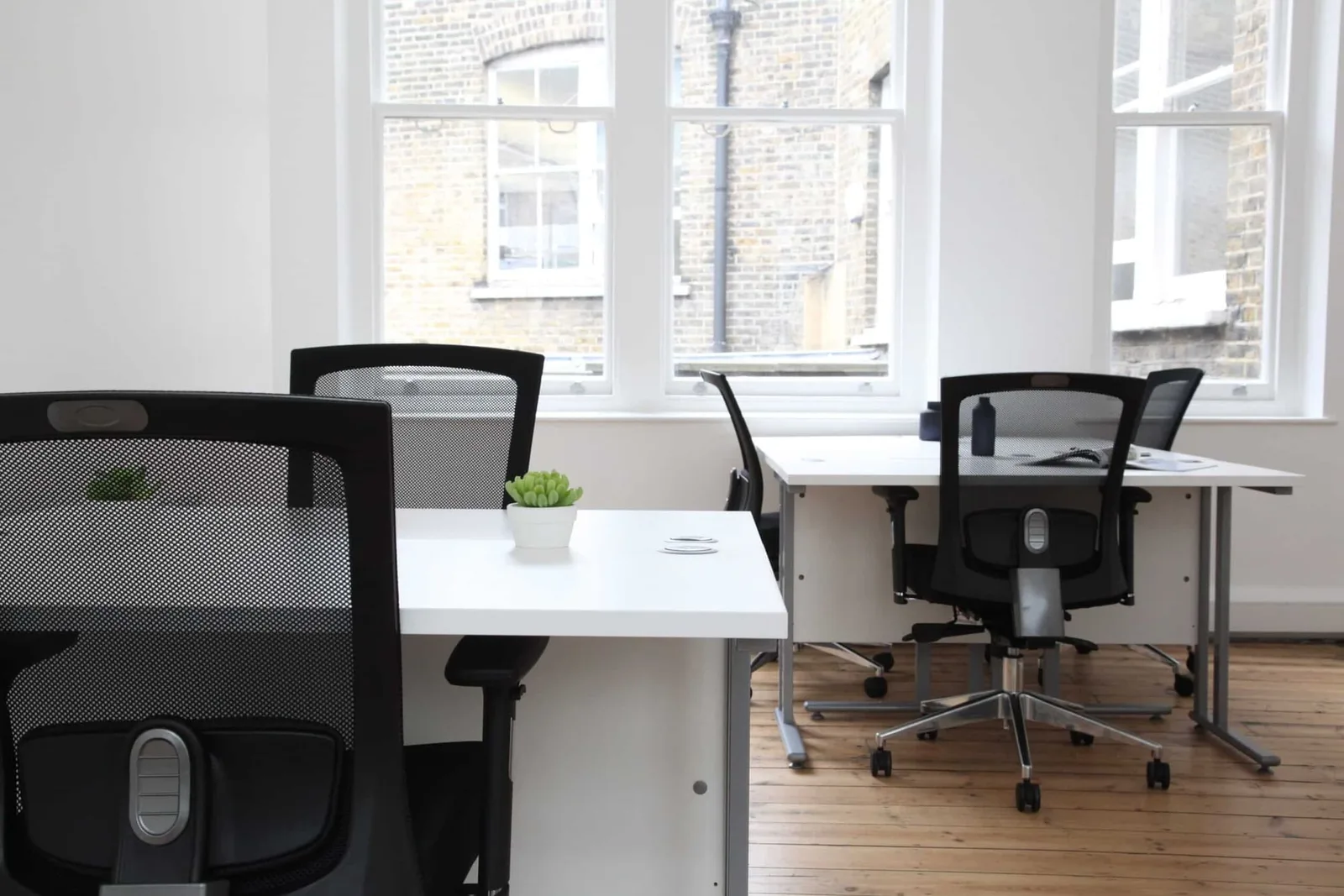 WorkPad Offices - 38-39 St John's Lane, Private office, 4 desks, London