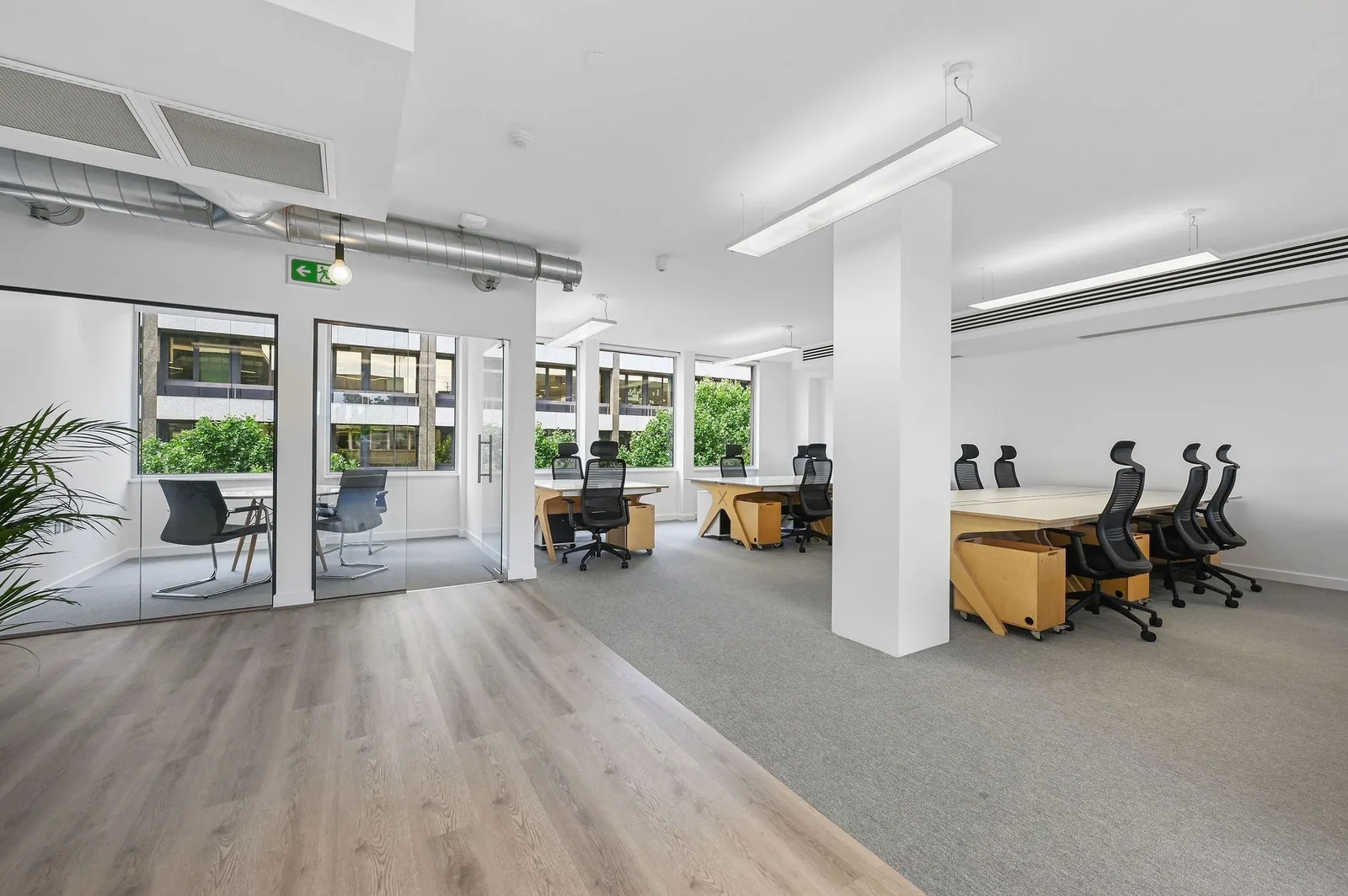 Workplace Plus 250 Tottenham, Open-plan office, London