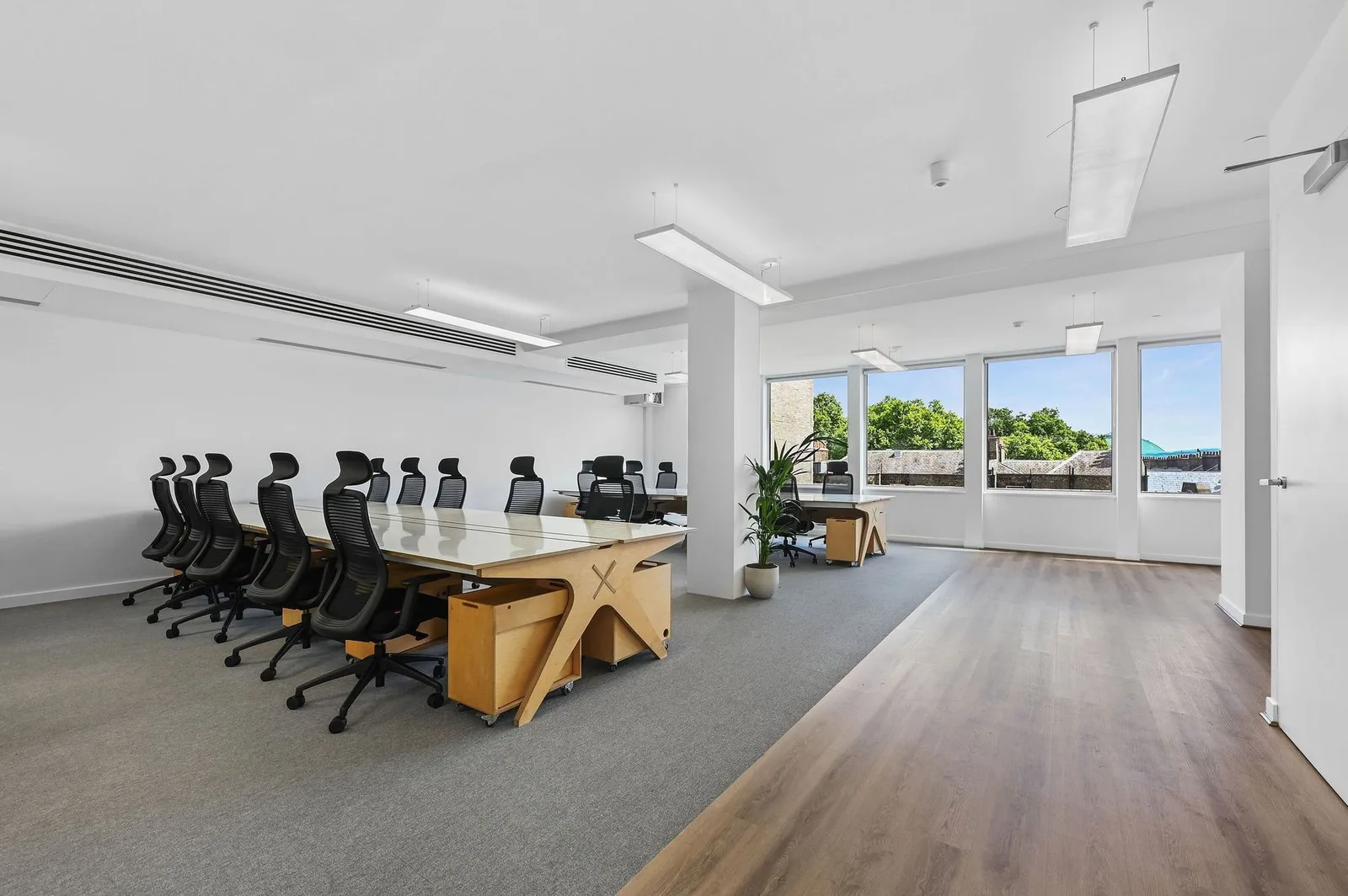 Workplace Plus 250 Tottenham, Open-plan office, London
