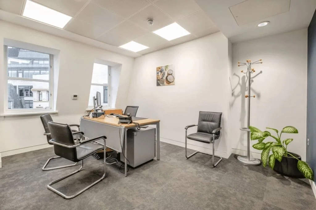 Workplace Plus 72 King William Street, Private office, 1 desk, London