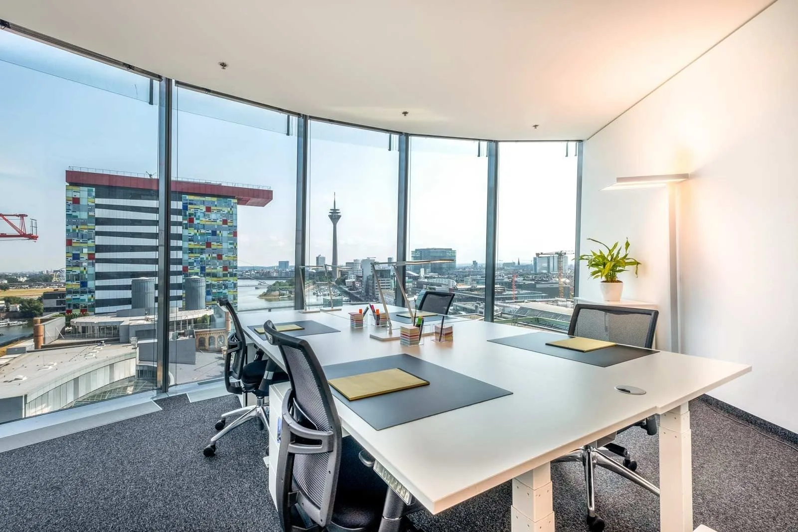 WorkRepublic MedienHafen, Privatbüro mit 4 Arbeitsplätzen, Düsseldorf