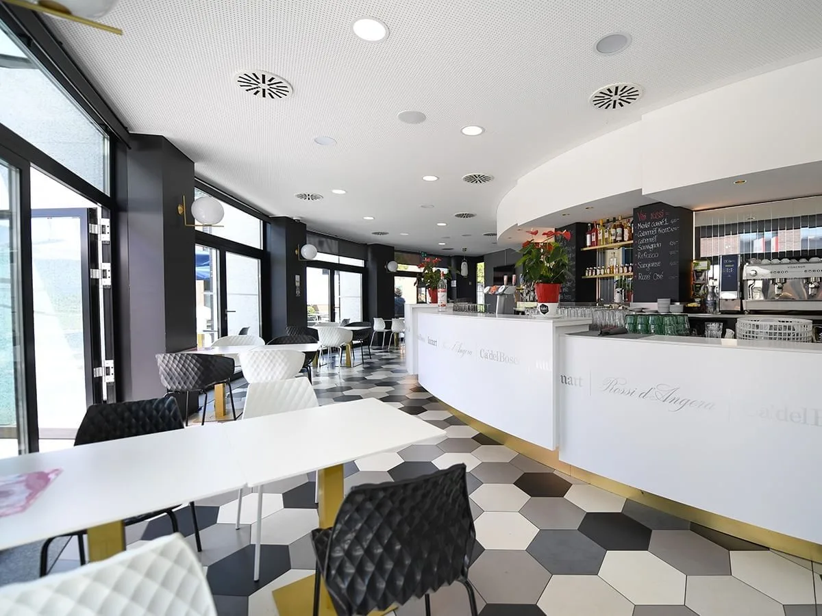 World Trade Center Lugano, Cafétéria, Agno