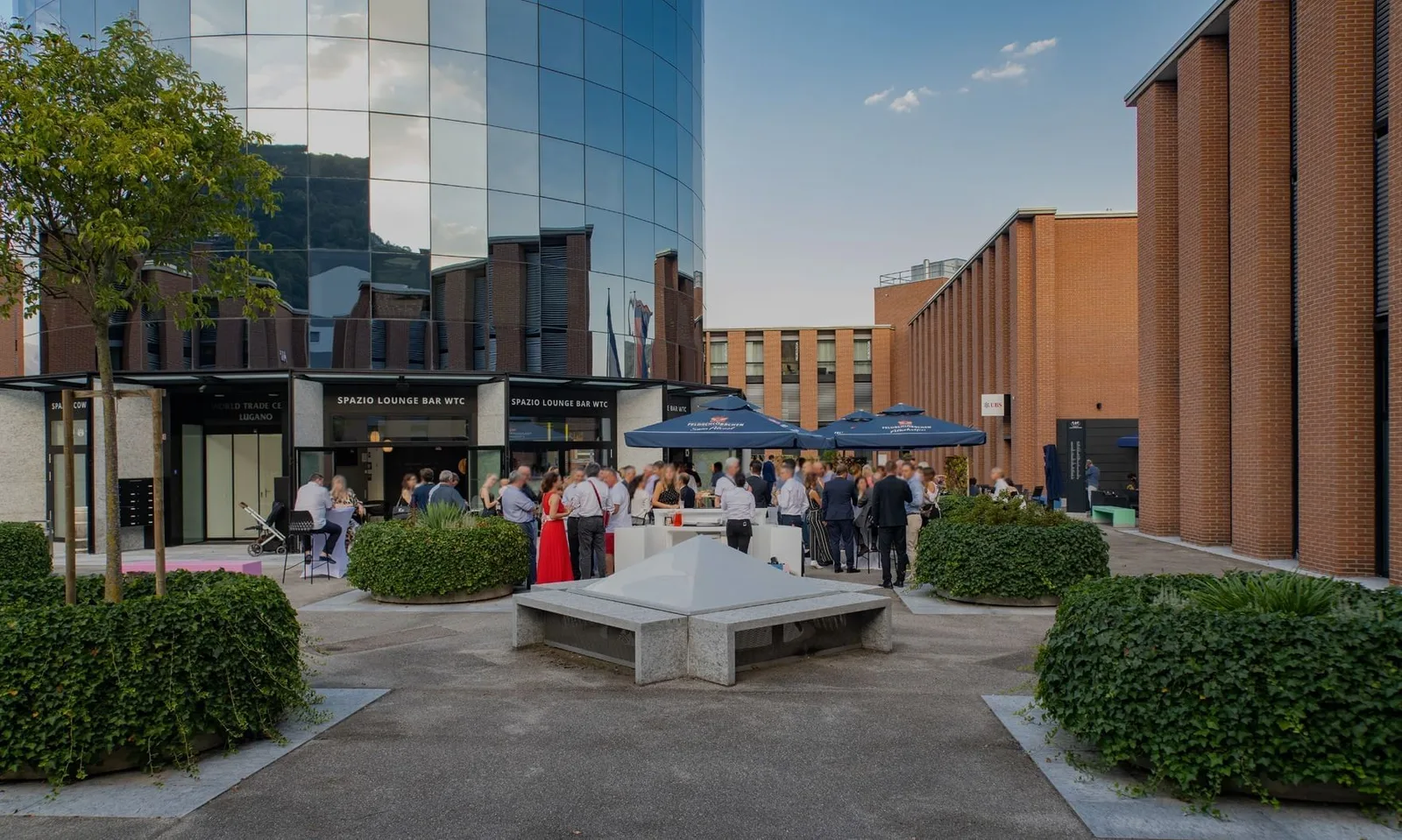 World Trade Center Lugano, Terrasse et espace extérieur, Agno