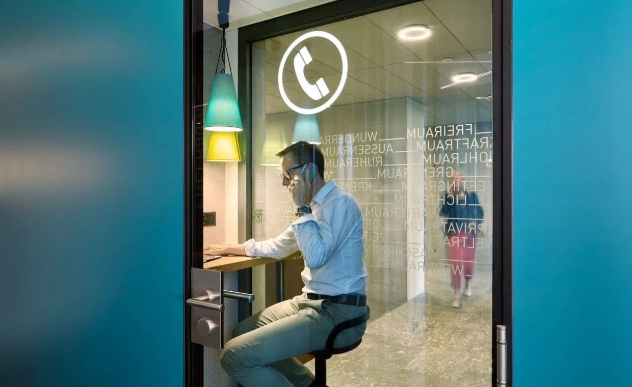 Wunderraum AG Büro, Cabina telefonica, Freienbach