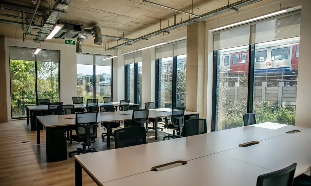 x+why Chiswick Works, Open-plan office, Brentford