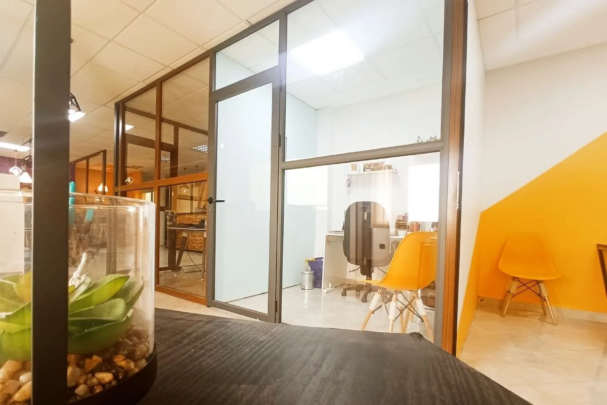 Yello Coworking AlQods، مكتب خاص بمحطة عمل واحدة، وجدة