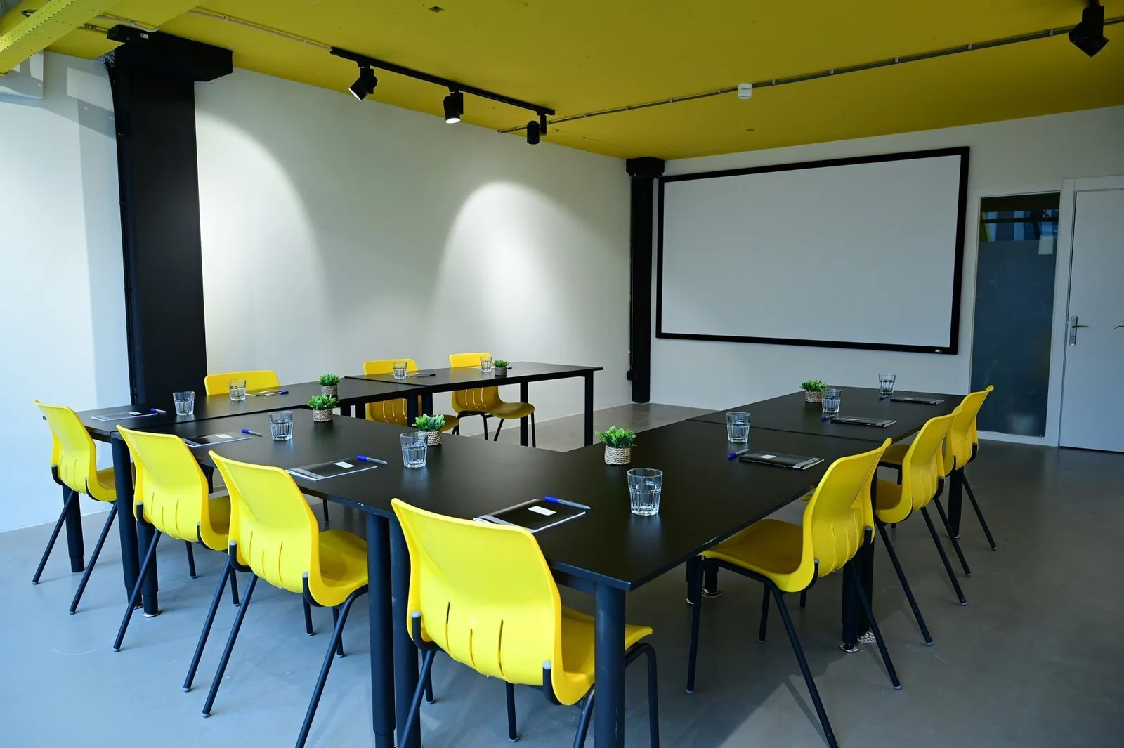 Young Workspaces Volmerlaan, Salle de formation 10 personnes, Rijswijk