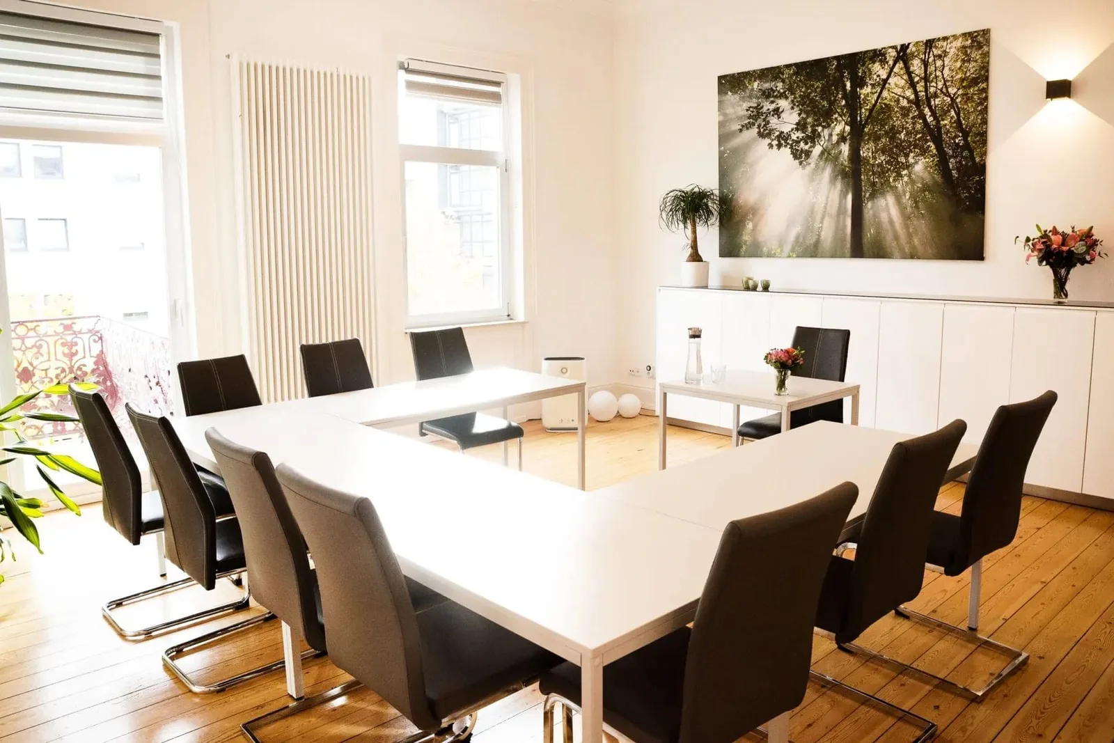 Zentrum Mensch, Besprechungsraum für 12 Personen, Wiesbaden