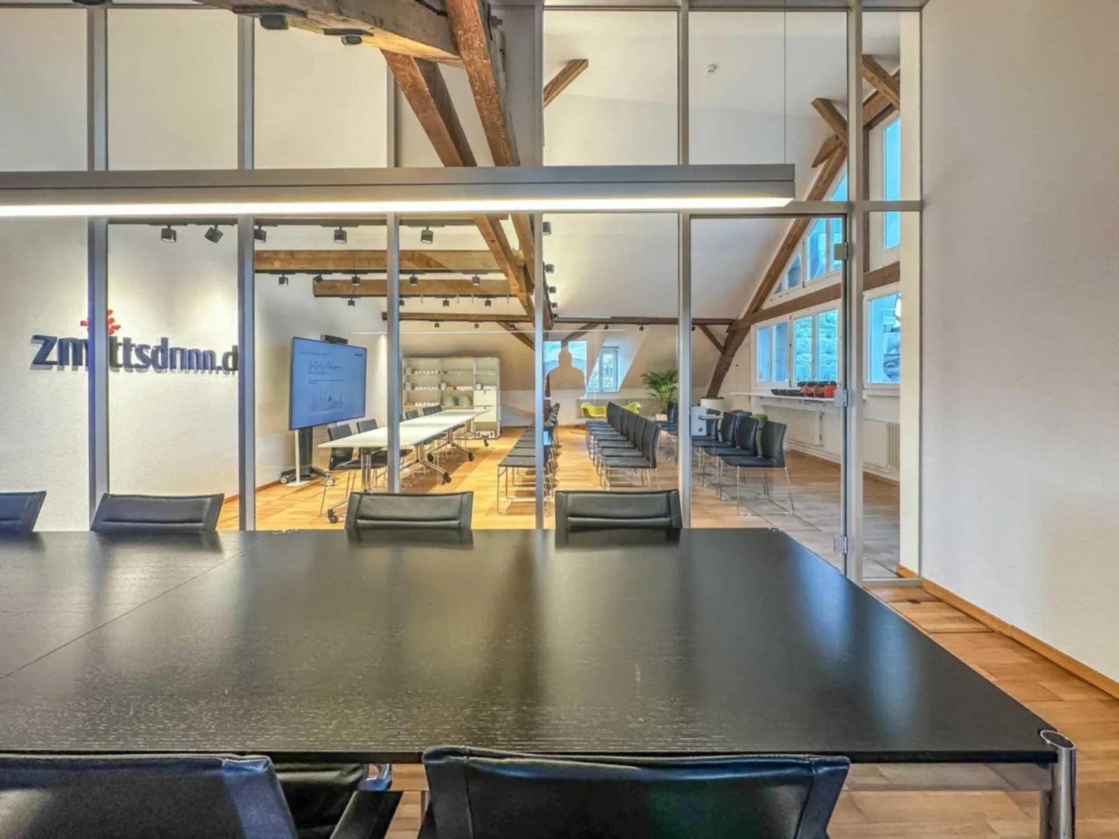Zmittsdrinn, Meeting room, Bern