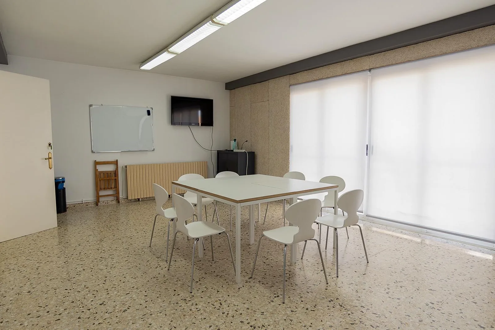 Zona Líquida, Sala de reuniones para 8 personas, Riba-roja d'Ebre